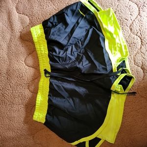 2 set of active shorts